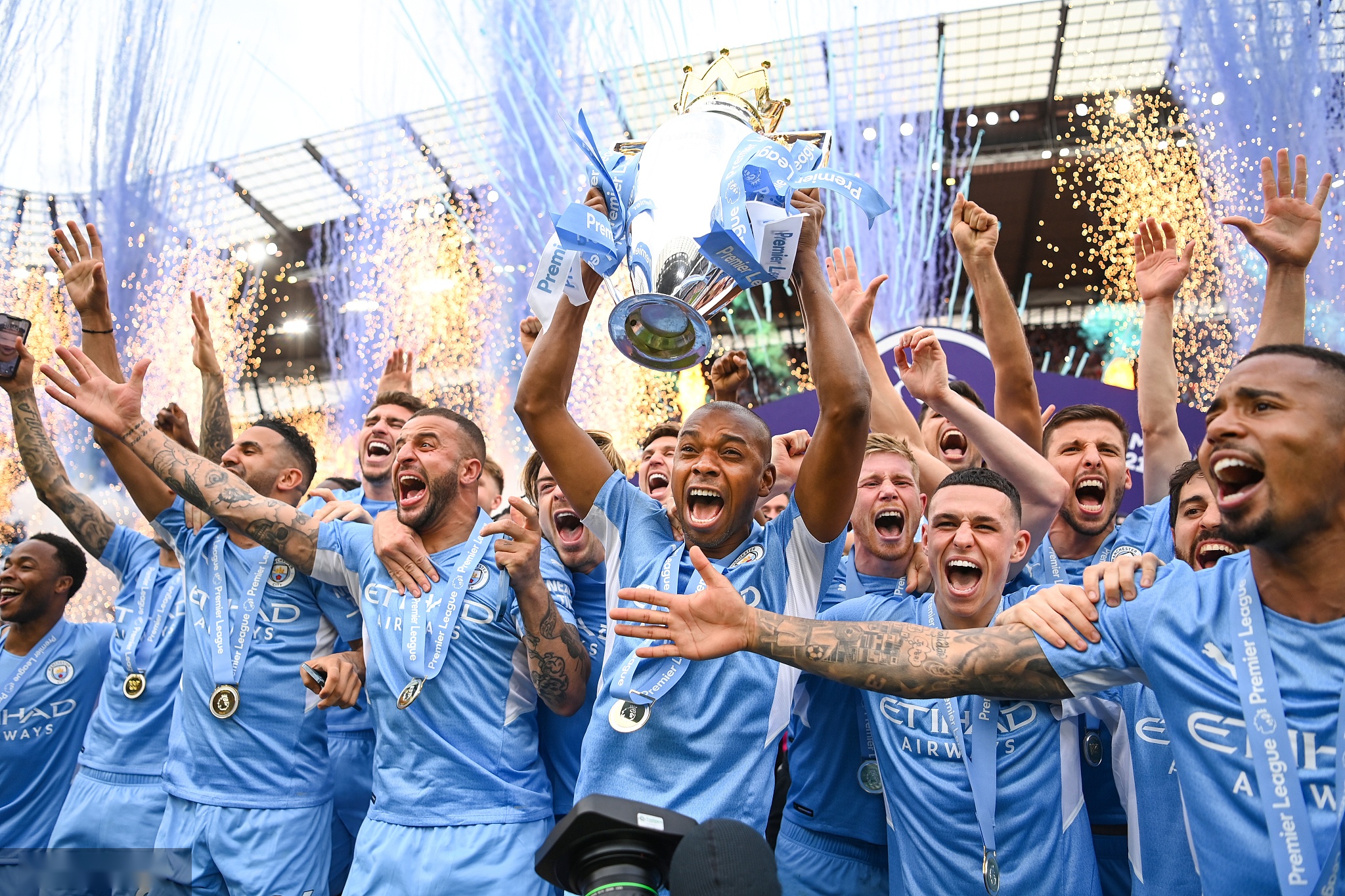 尽管金钱在 尽管金钱在