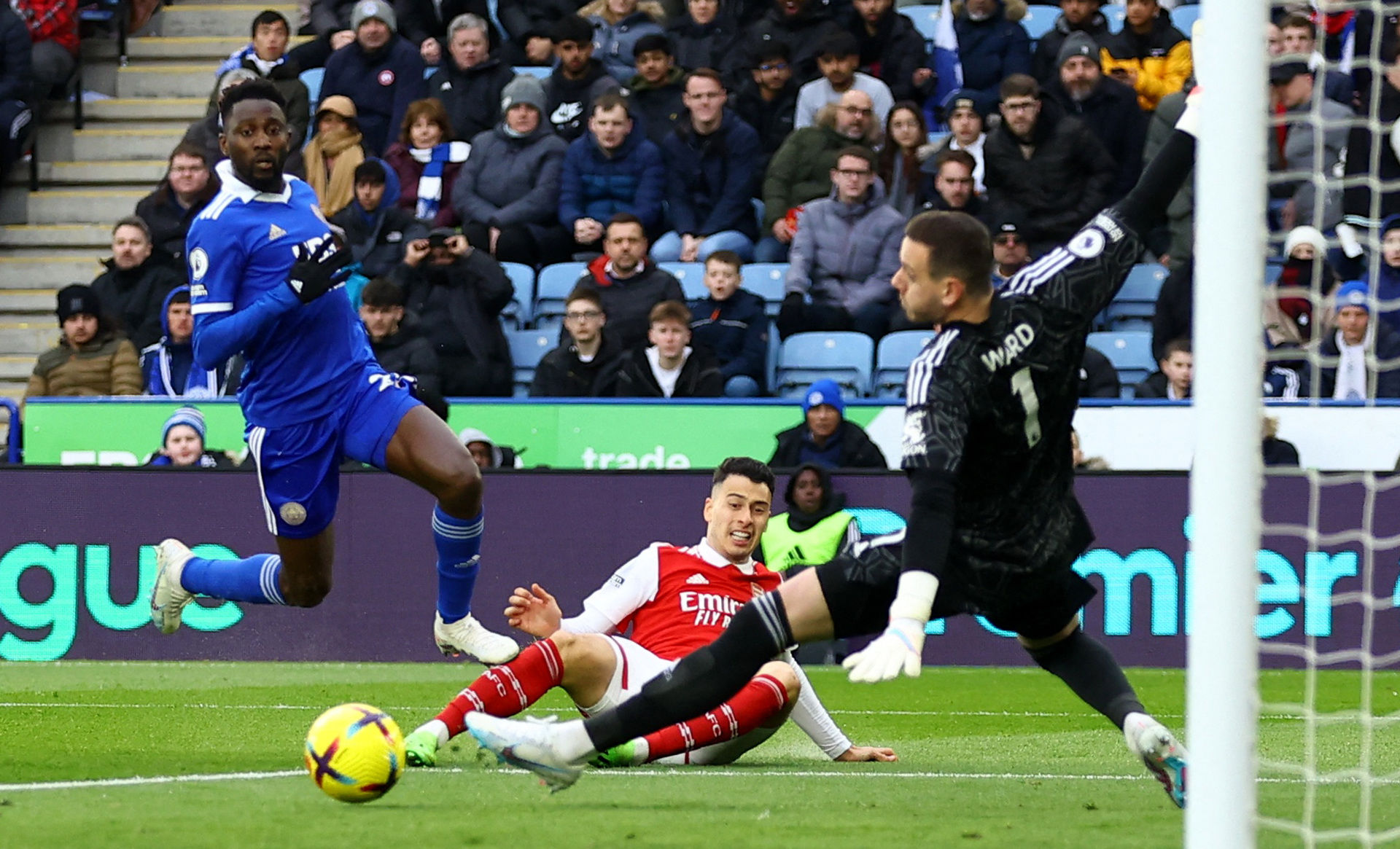 球的背后 球的背后